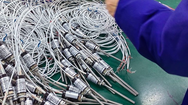 熱電阻與熱電偶相比，它們在不同應用中的優(yōu)點和劣勢是什么？