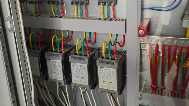 電力調(diào)整器負(fù)載無輸出是為什么？