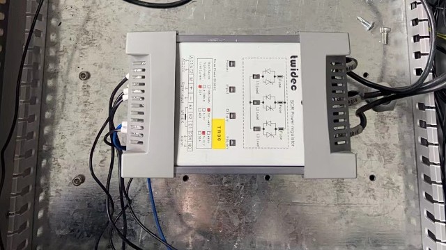 電力調整器中的電感和電容的選擇是如何影響性能的？