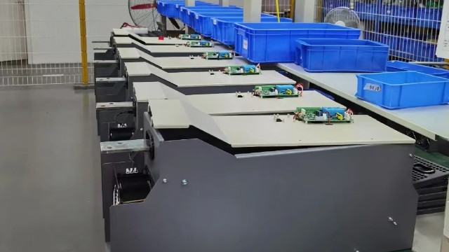 電力調(diào)整器中的PWM（脈寬調(diào)制）控制是如何實(shí)現(xiàn)的？