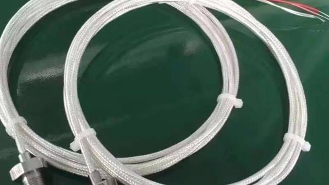 熱電偶在工業(yè)和科學(xué)研究中的關(guān)鍵作用是什么，它們?nèi)绾螏椭鉀Q溫度測量方面的挑戰(zhàn)？