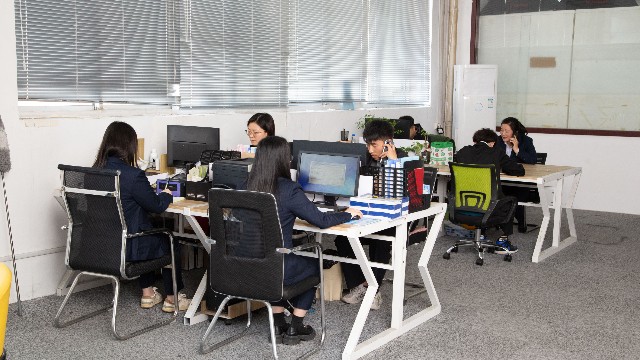 精控溫度，智造未來(lái)：熱熔膠機(jī)溫控領(lǐng)域的國(guó)產(chǎn)化崛起